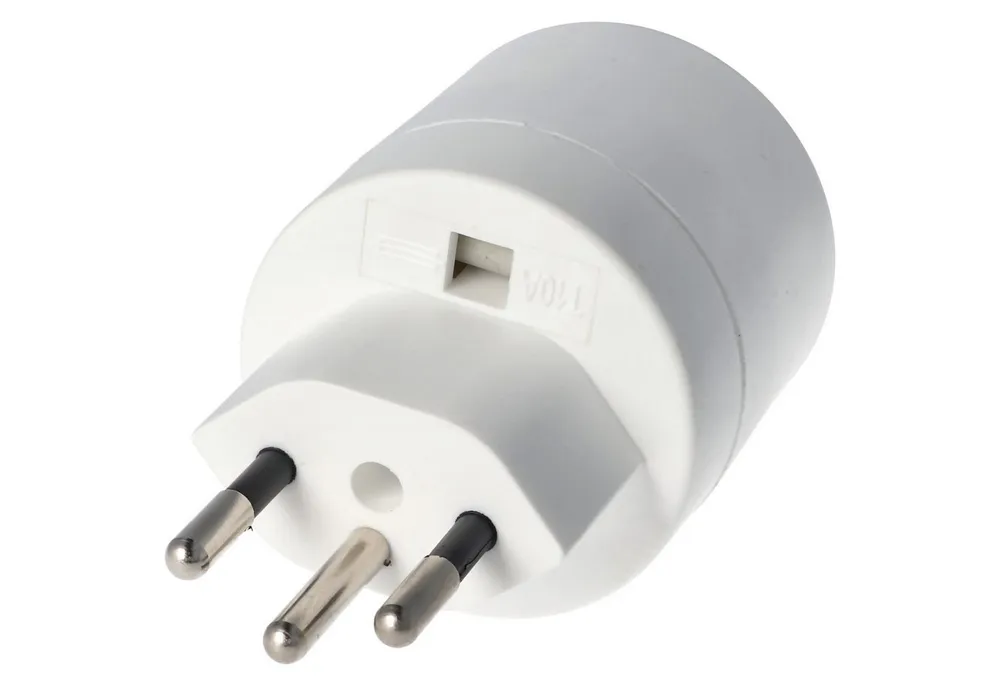 AccuCell Schweiz-Adapter weiss von Schukokupplung auf schweizer Stecker 230 Vo Akku-Ladestation