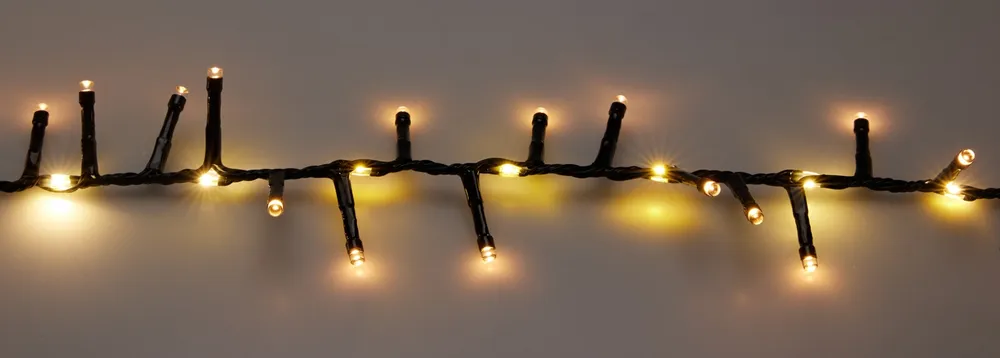 LED-Clusterlichterkette warmweiß, 1410 LEDs, schwarzes Kabel, Innen/Außen, 23m