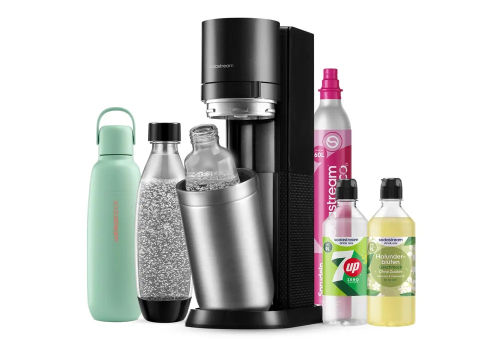 SodaStream Wassersprudler SodaStream DUO, titan, mit 3 Flaschen, 1 CO2-Zylinder und 2 Sirups, (Set, 7-tlg., Sirups: 1x 7up 440 ml, 1x Holunderblüte 440 ml), 1x Glasfl. 1L, 1x Kunststofffl. 1L, 1x Fizz&go COOL storm 0,9L