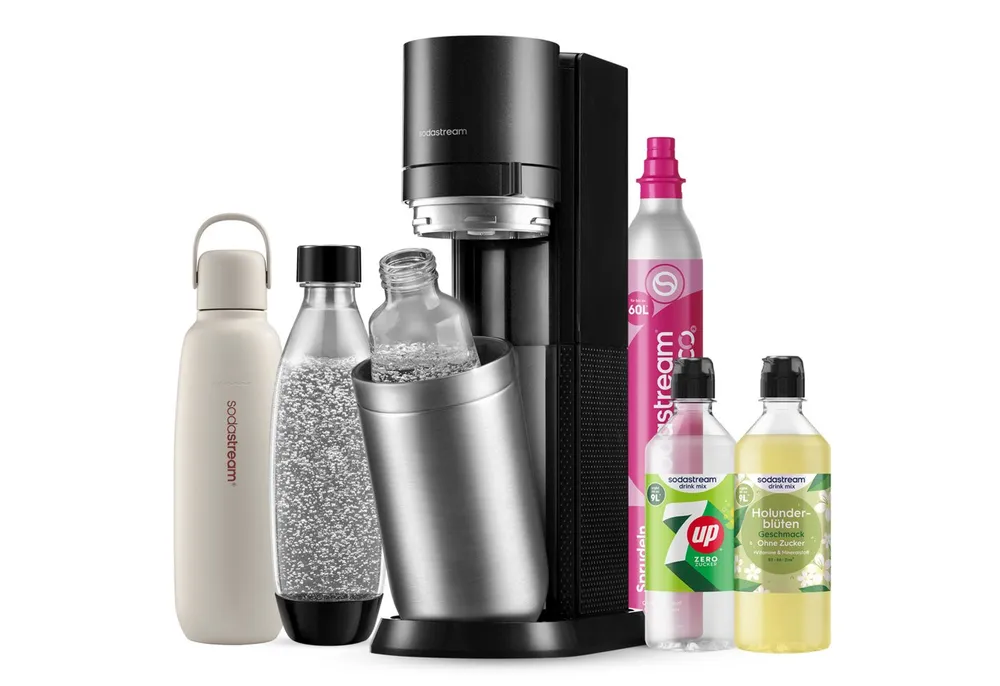 SodaStream Wassersprudler SodaStream DUO, titan, mit 3 Flaschen, 1 CO2-Zylinder und 2 Sirups, (Set, 7-tlg., Sirups: 1x 7up 440 ml, 1x Holunderblüte 440 ml), 1x Glasfl. 1L, 1x Kunststofffl. 1L, 1x Fizz&go COOL storm 0,9L