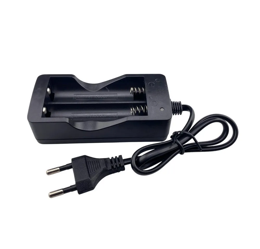 Trade-Shop Ladegerät passend für 3,7V Li-Ion Akkus wie 17650, 17670, 14650, 18650 Netzteil (Zum Laden von 2 Batterien gleichzeitig / LED-Anzeige für den Ladestand)